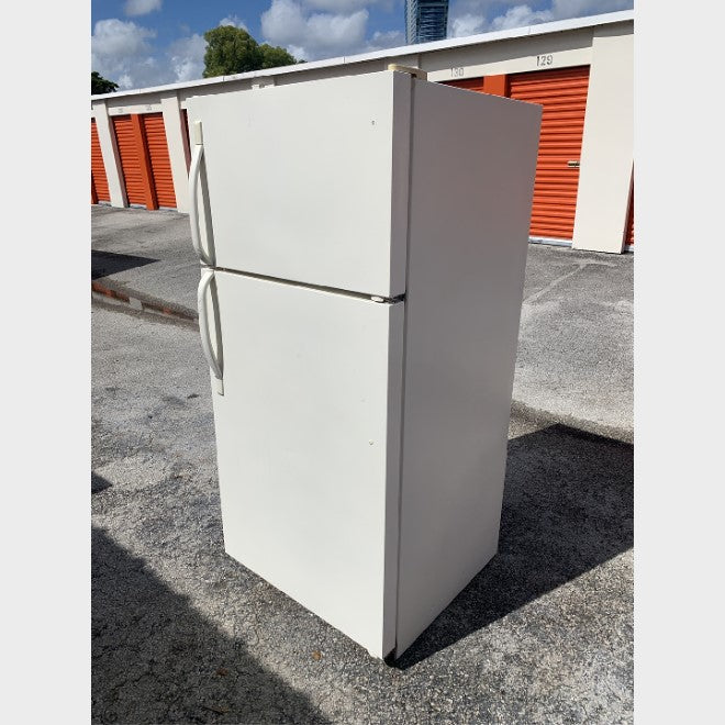 Frigidaire Top and Bottom Refrigerator Frigidaire Top and Bottom Refrigerator